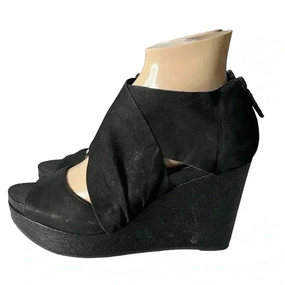 EILEEN FISHER Black Criss Cross Zip Back Wedge Heel 8.5 - Picture 1 of 8